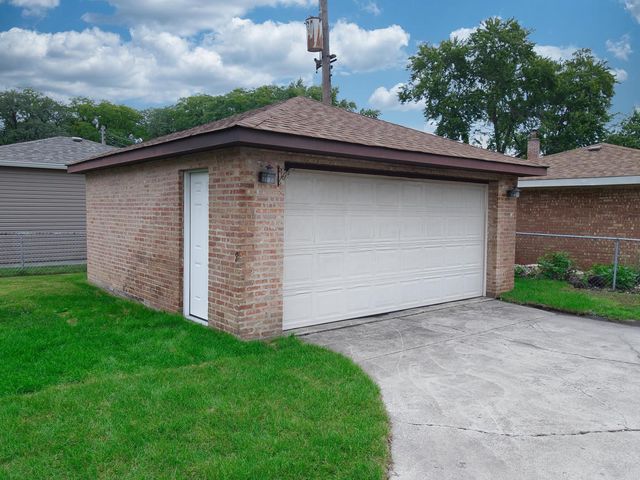 10107 Lawrence Court, Oak Lawn, IL 60453