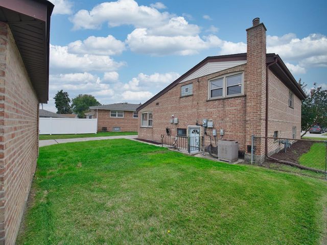 10107 Lawrence Court, Oak Lawn, IL 60453