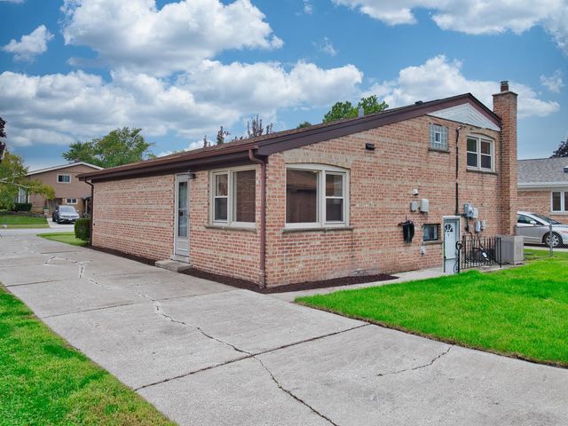 10107 Lawrence Court, Oak Lawn, IL 60453