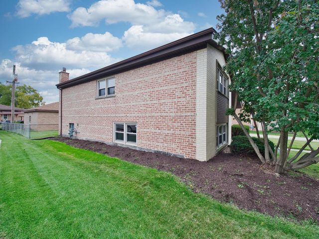 10107 Lawrence Court, Oak Lawn, IL 60453