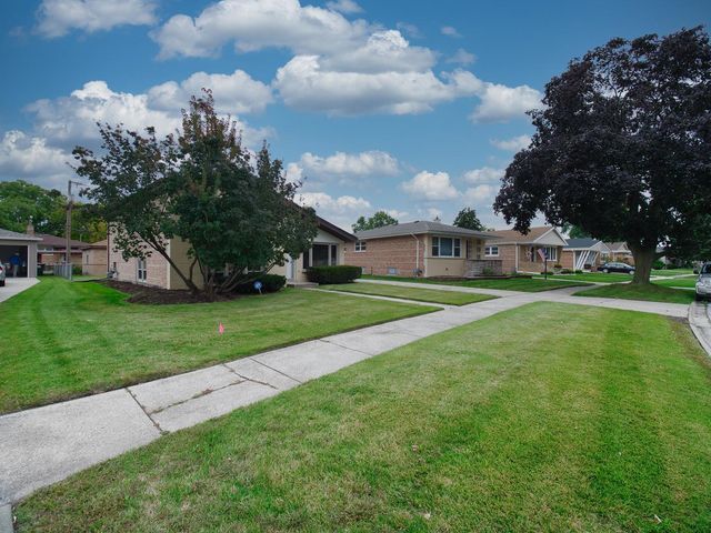 10107 Lawrence Court, Oak Lawn, IL 60453
