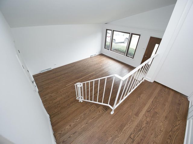 10107 Lawrence Court, Oak Lawn, IL 60453