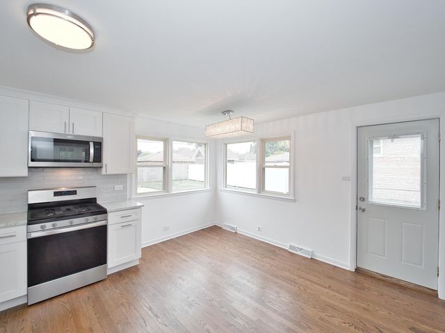 10107 Lawrence Court, Oak Lawn, IL 60453