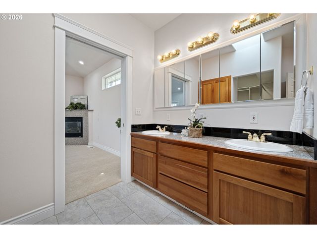 3466 AMBLESIDE Dr, Springfield, OR 97477