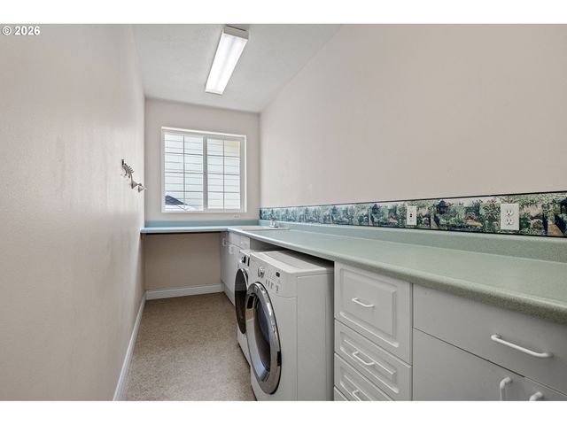 3466 AMBLESIDE Dr, Springfield, OR 97477