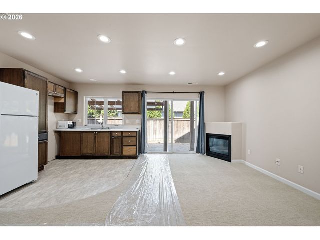3466 AMBLESIDE Dr, Springfield, OR 97477