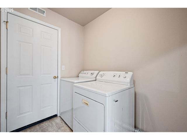3466 AMBLESIDE Dr, Springfield, OR 97477