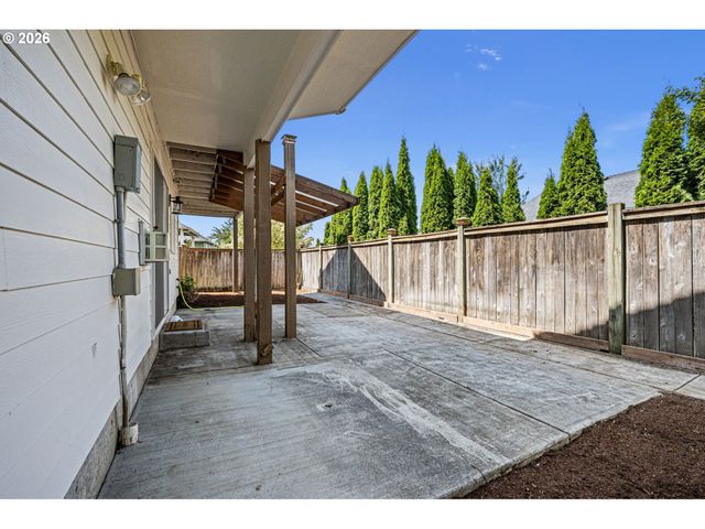 3466 AMBLESIDE Dr, Springfield, OR 97477