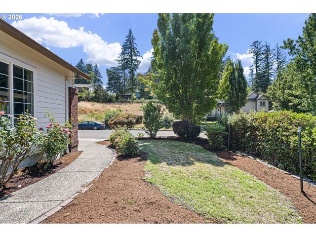 3466 AMBLESIDE Dr, Springfield, OR 97477