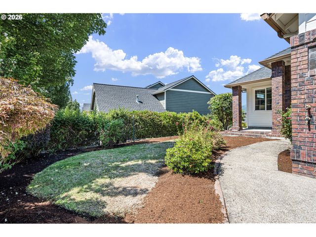 3466 AMBLESIDE Dr, Springfield, OR 97477