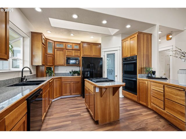 3466 AMBLESIDE Dr, Springfield, OR 97477