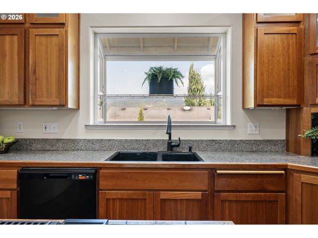 3466 AMBLESIDE Dr, Springfield, OR 97477