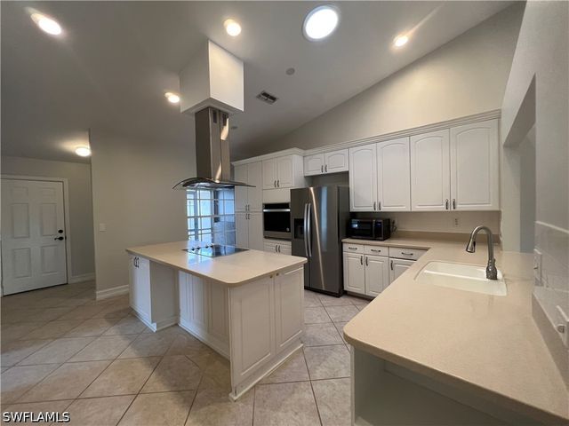 108 Tanglewood CT 131-1, Naples, FL 34113