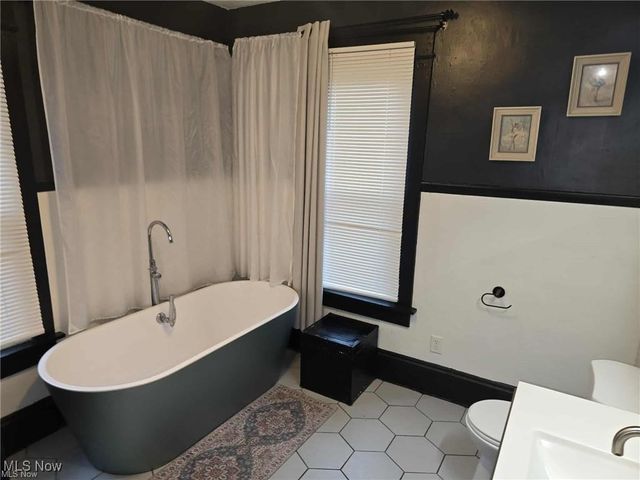 202 Meek Avenue, Byesville, OH 43723