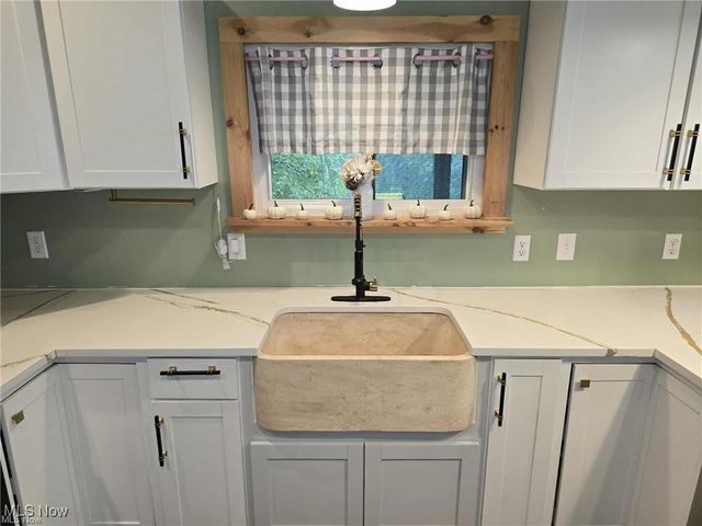 202 Meek Avenue, Byesville, OH 43723