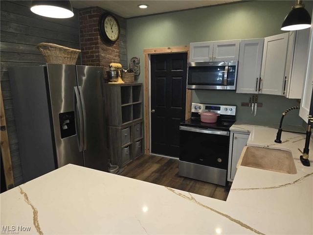 202 Meek Avenue, Byesville, OH 43723