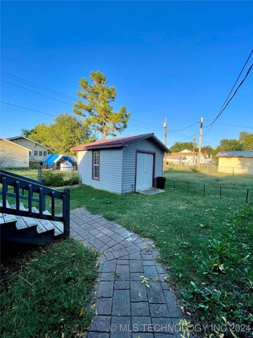 306 S 9th Street, Henryetta, OK 74437