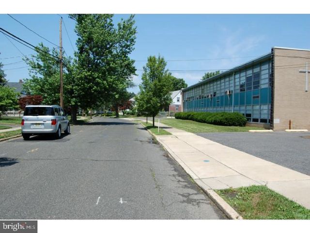 15 VIRGINIA AVE, Westmont, NJ 08108