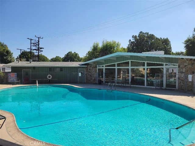 7 Dorchester, Northridge, CA 91324