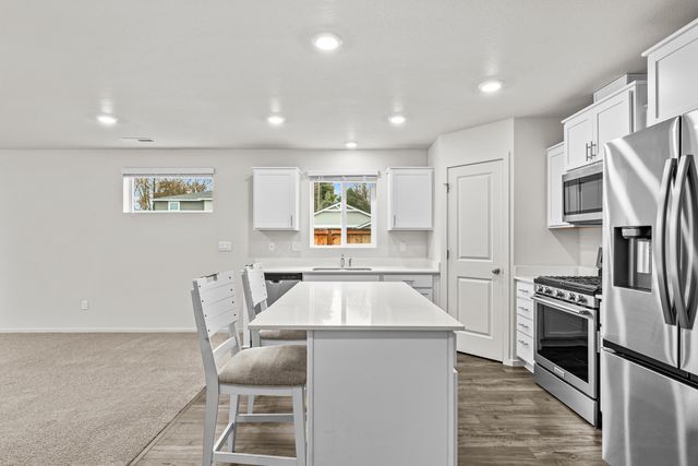 567 Black Bear Drive, Medford, OR 97501