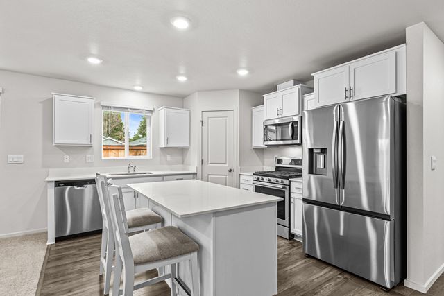 567 Black Bear Drive, Medford, OR 97501