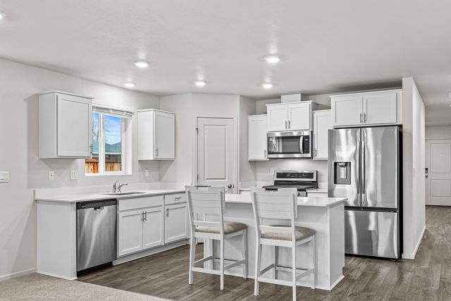 567 Black Bear Drive, Medford, OR 97501