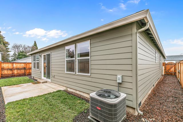 567 Black Bear Drive, Medford, OR 97501