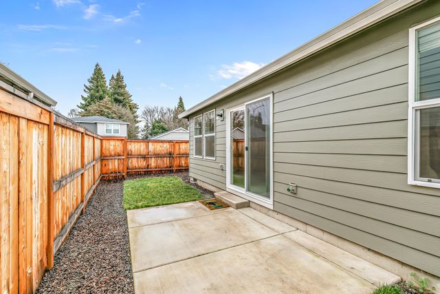 567 Black Bear Drive, Medford, OR 97501