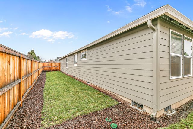 567 Black Bear Drive, Medford, OR 97501