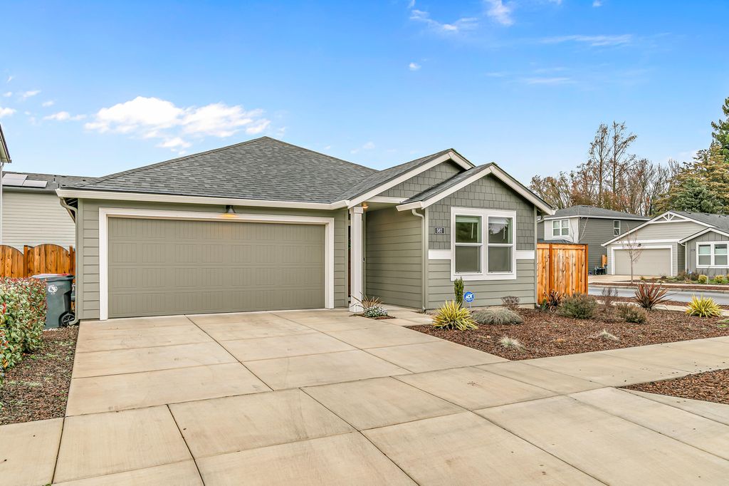 567 Black Bear Drive, Medford, OR 97501