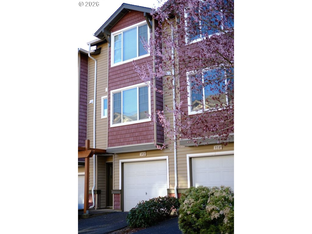 352 Ne EDGEWAY Dr, Hillsboro, OR 97006