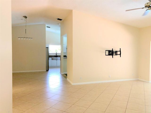 71 Laredo Lane, Boca Raton, FL 33487