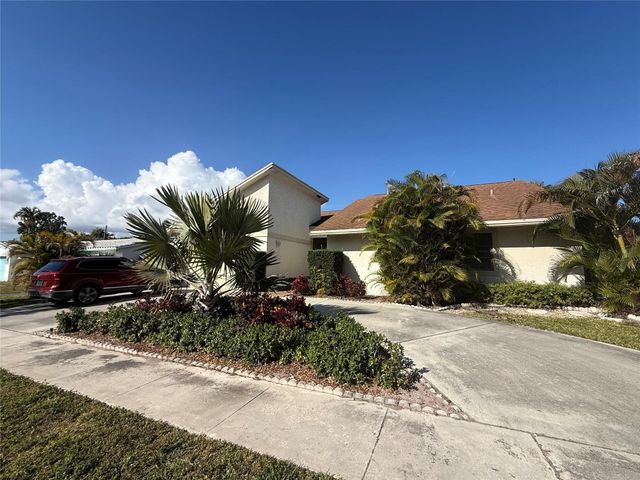 71 Laredo Lane, Boca Raton, FL 33487