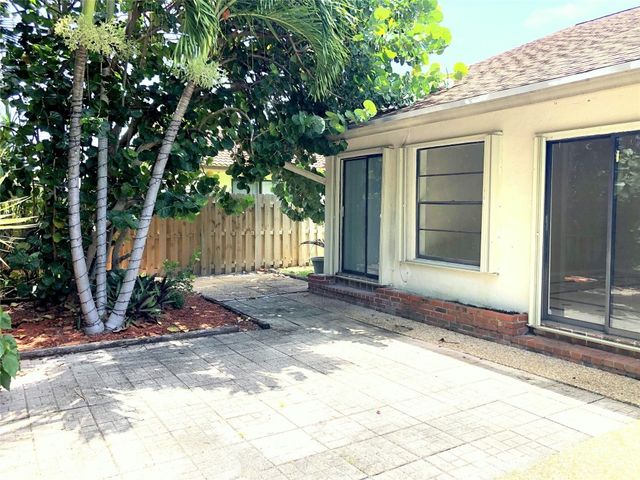 71 Laredo Lane, Boca Raton, FL 33487