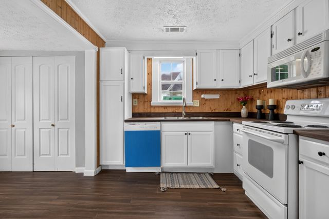 229 Adams St, Smithville, TN 37166