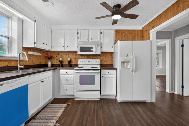 229 Adams St, Smithville, TN 37166