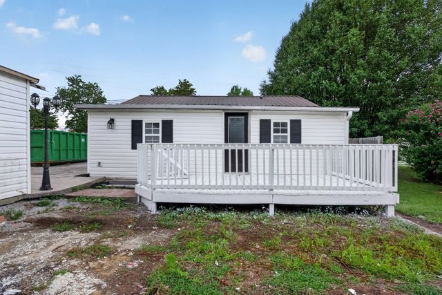 229 Adams St, Smithville, TN 37166