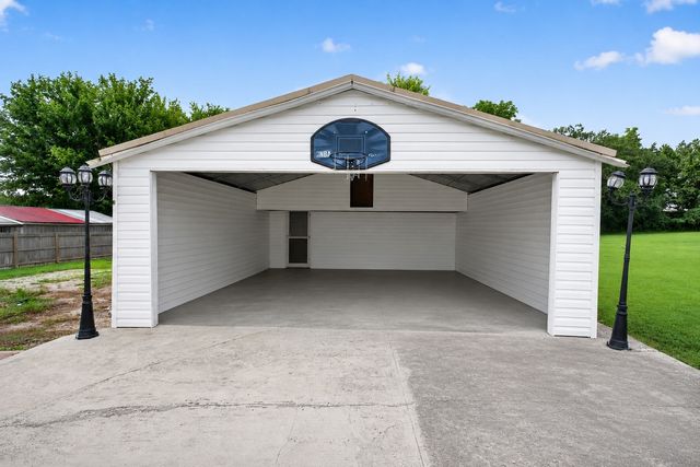 229 Adams St, Smithville, TN 37166