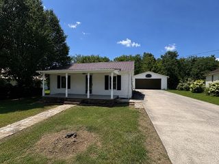 229 Adams St, Smithville, TN 37166