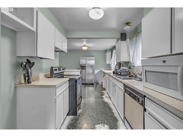 6500 Se MADRONA Dr, Milwaukie, OR 97222