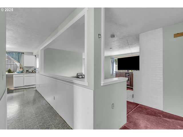 6500 Se MADRONA Dr, Milwaukie, OR 97222