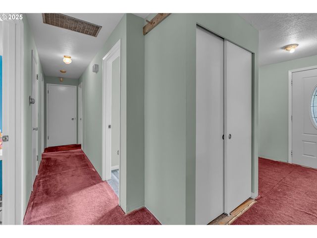 6500 Se MADRONA Dr, Milwaukie, OR 97222