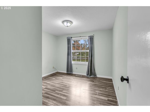 6500 Se MADRONA Dr, Milwaukie, OR 97222