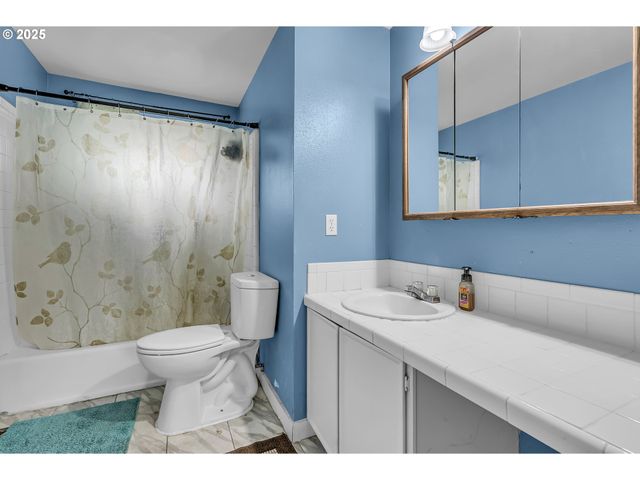 6500 Se MADRONA Dr, Milwaukie, OR 97222