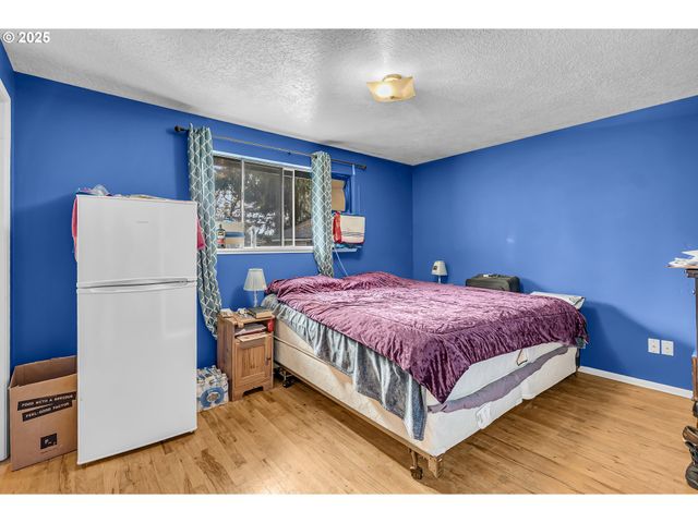 6500 Se MADRONA Dr, Milwaukie, OR 97222