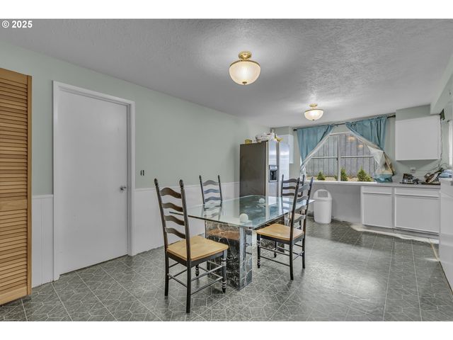 6500 Se MADRONA Dr, Milwaukie, OR 97222