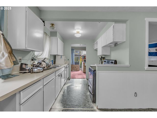 6500 Se MADRONA Dr, Milwaukie, OR 97222