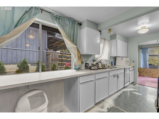 6500 Se MADRONA Dr, Milwaukie, OR 97222