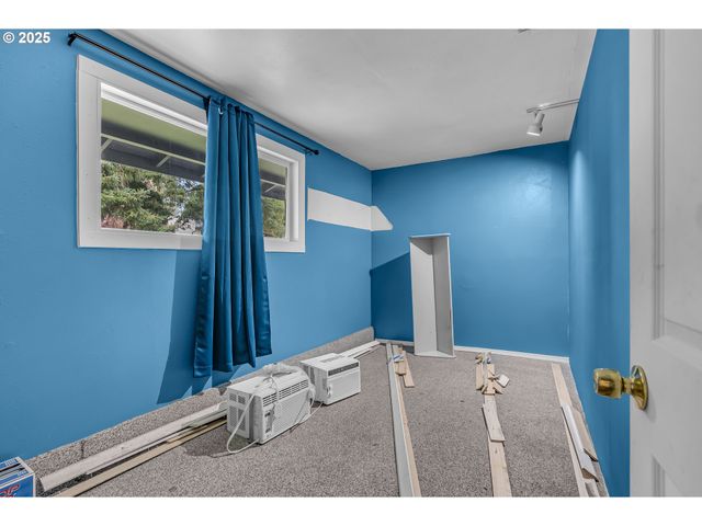 6500 Se MADRONA Dr, Milwaukie, OR 97222