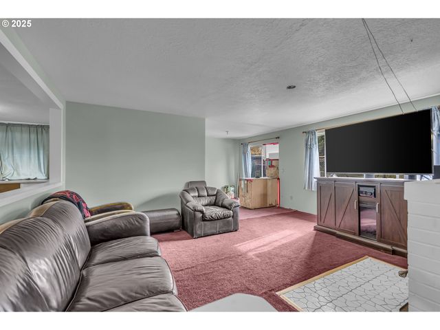 6500 Se MADRONA Dr, Milwaukie, OR 97222